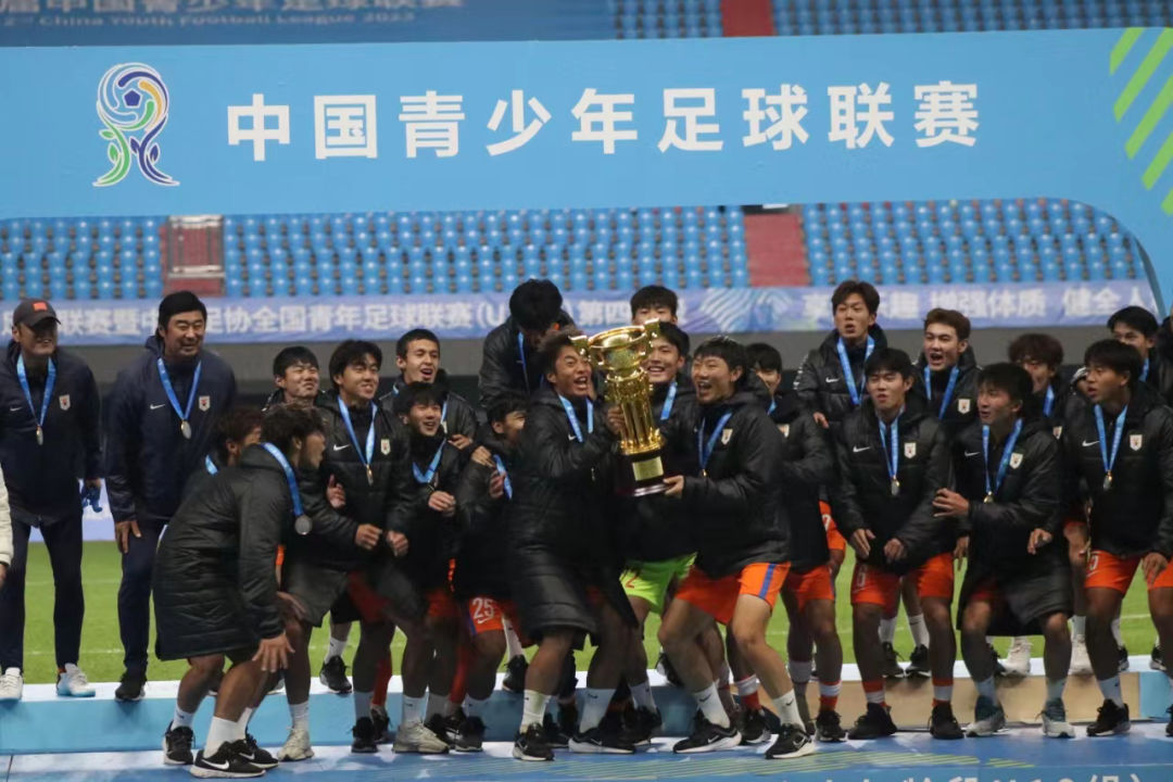 双冠荣耀！山东泰山U19队收获第二届中青赛暨中国足协全国青年足球联赛（U19组）冠军