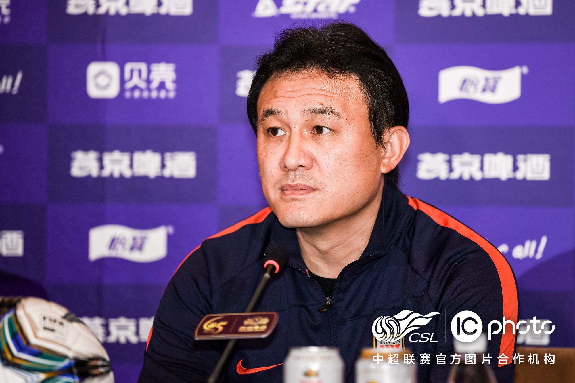 郝伟：球队有8名伤员，费莱尼出战存疑