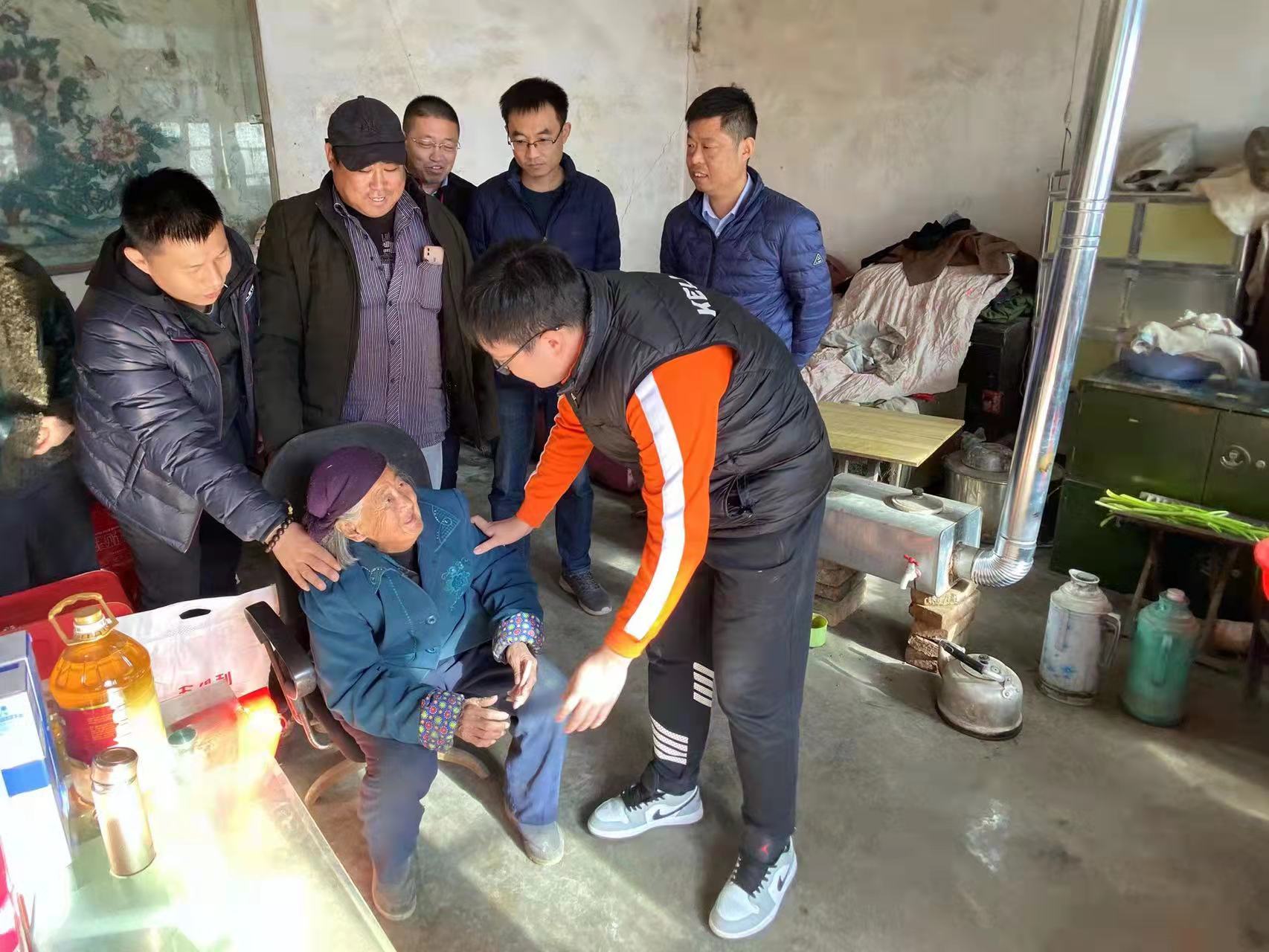 山东泰山忠義球迷会开展“爱心扶贫”公益活动