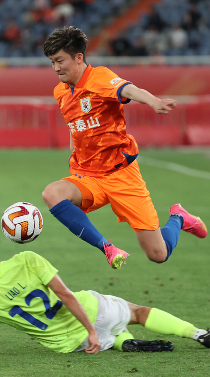 泰山队主场3-0胜深圳队