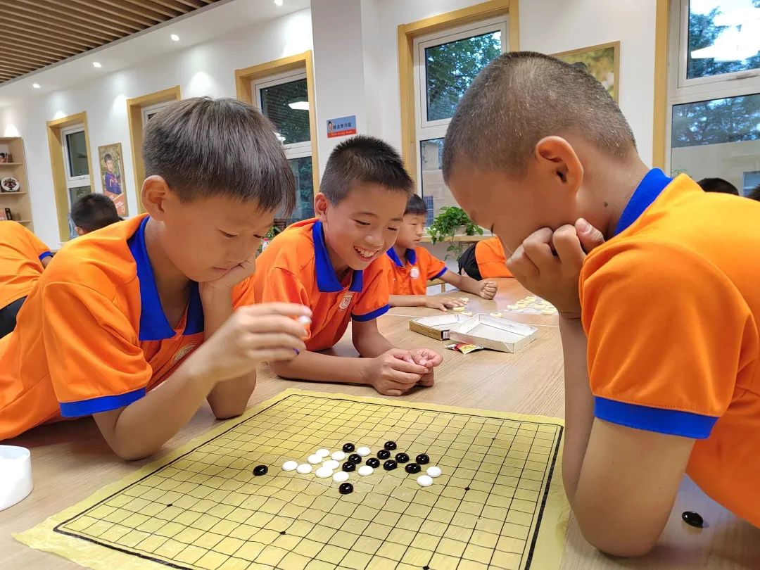 鲁能足（乒）校组织开展“以棋会友，棋乐无穷”棋艺比赛活动