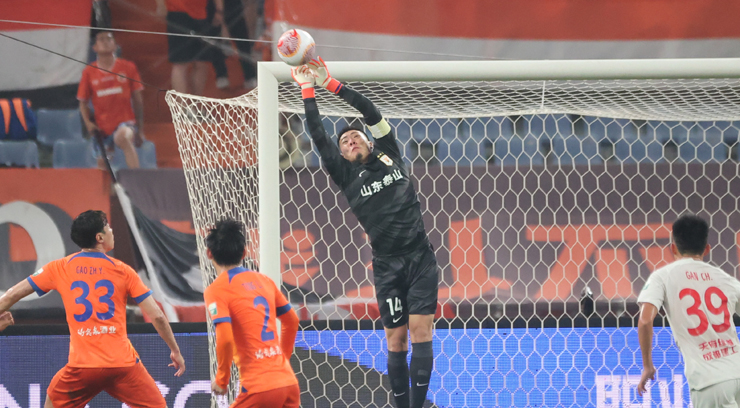 泰山队主场3-0胜成都蓉城