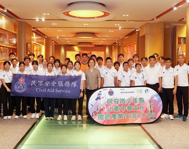 香港特区政府民安队少年团到山东泰山足球俱乐部参观交流